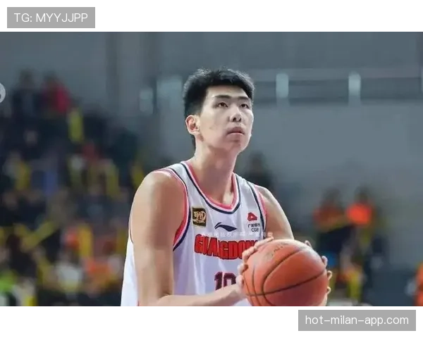 广州足球俱乐部近期阵容变动，将在下轮联赛中检验球队磨合效果